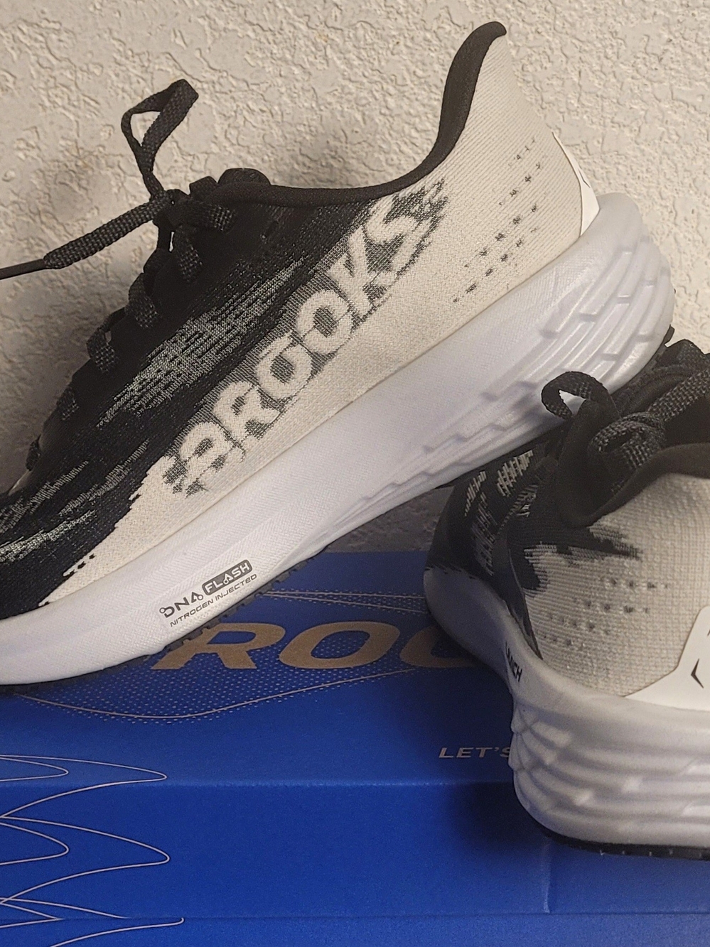 Brooks Launch 11 Women's Size 7 Sneakers Black White 120439-1B-087 Run Walk